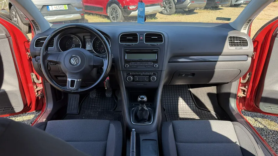 VOLKSWAGEN Golf -