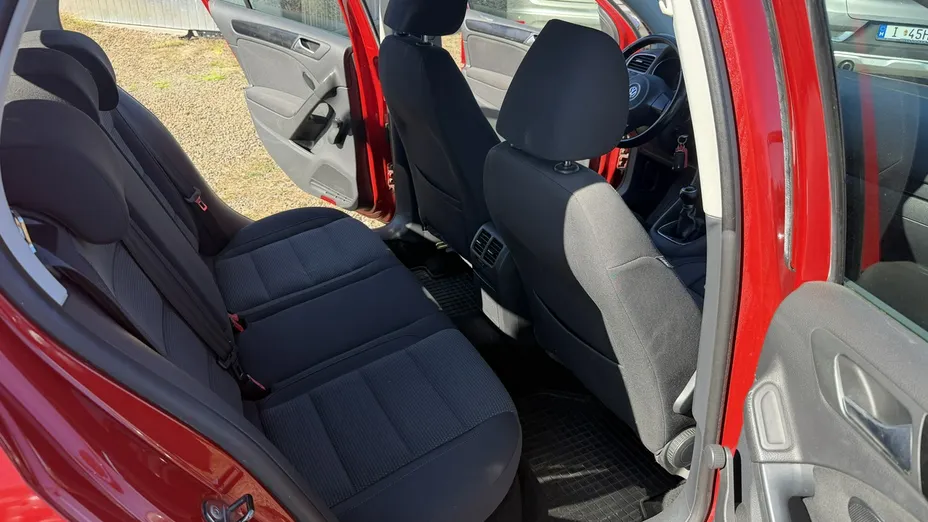 VOLKSWAGEN Golf -