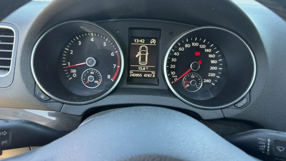 VOLKSWAGEN Golf -