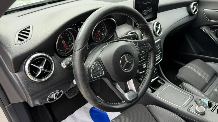 MERCEDES-BENZ CLA -