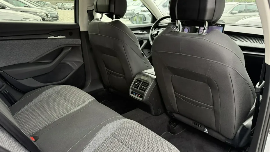 SKODA Superb -