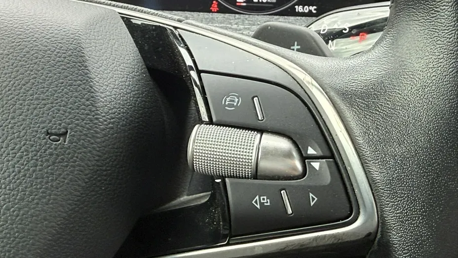 SKODA Superb -