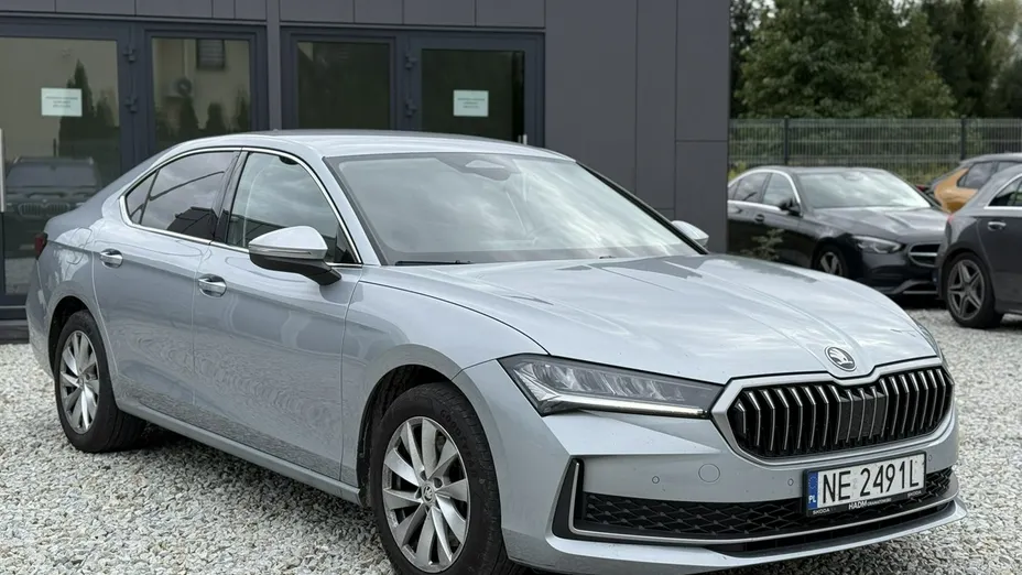 SKODA Superb -