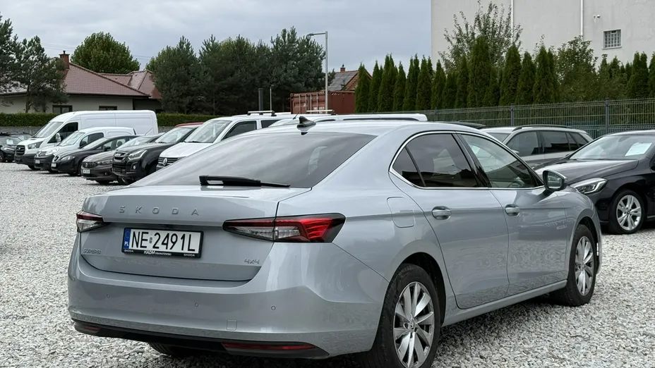SKODA Superb -