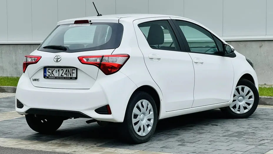 TOYOTA Yaris -