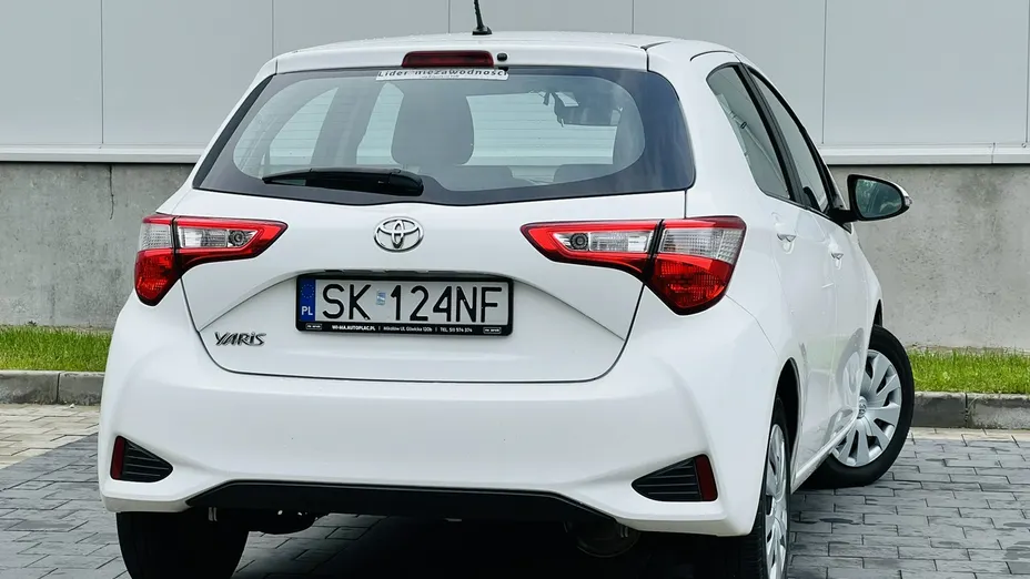 TOYOTA Yaris -