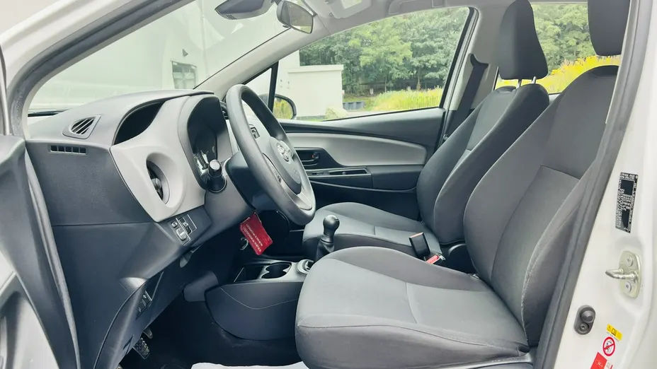 TOYOTA Yaris -