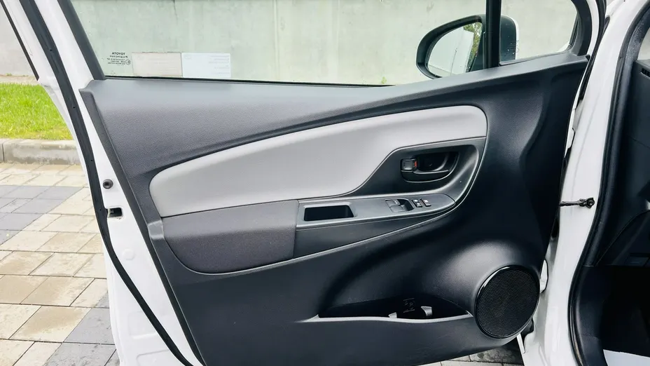TOYOTA Yaris -