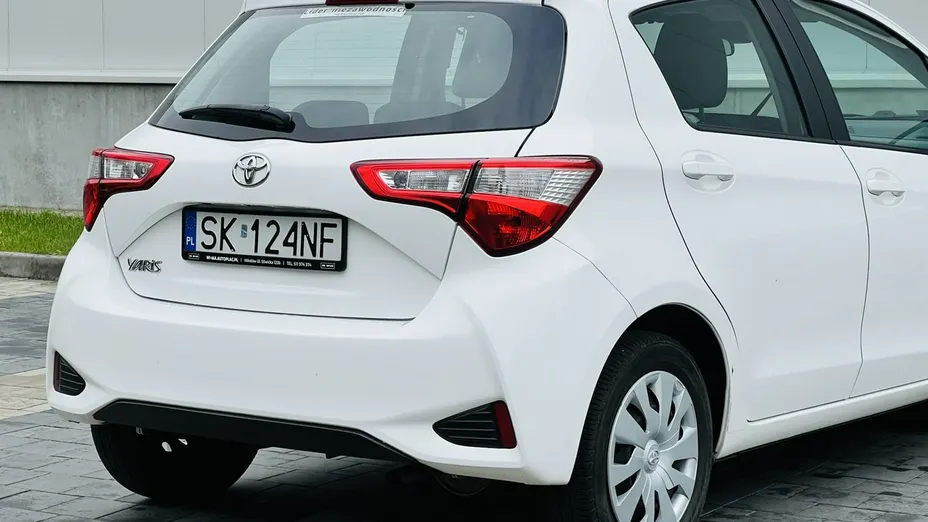 TOYOTA Yaris -