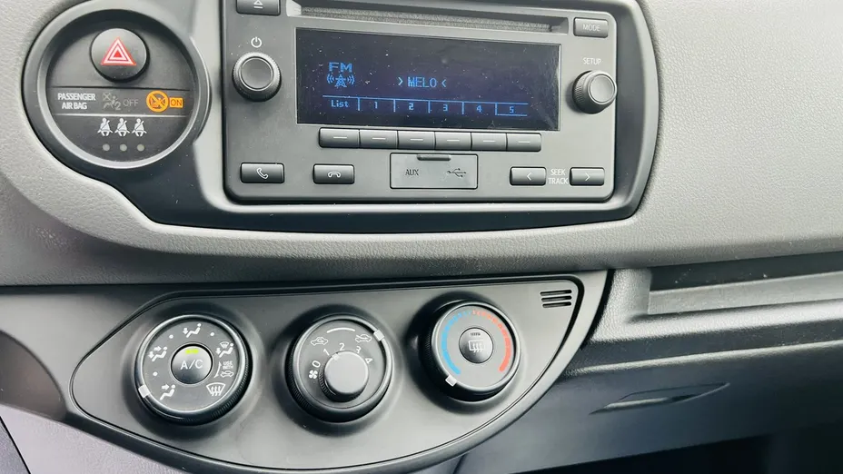 TOYOTA Yaris -