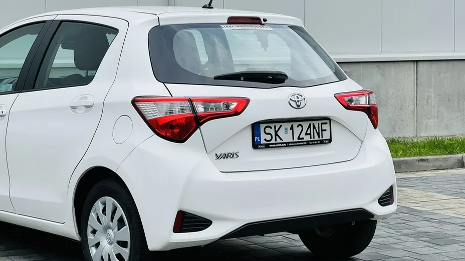 TOYOTA Yaris -