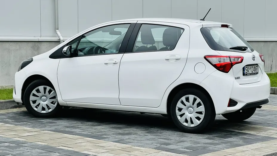 TOYOTA Yaris -