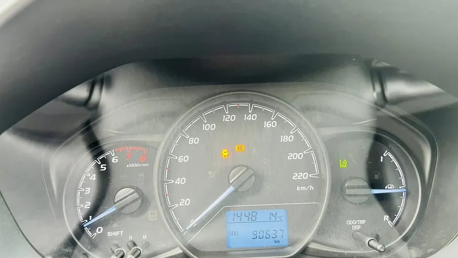 TOYOTA Yaris -