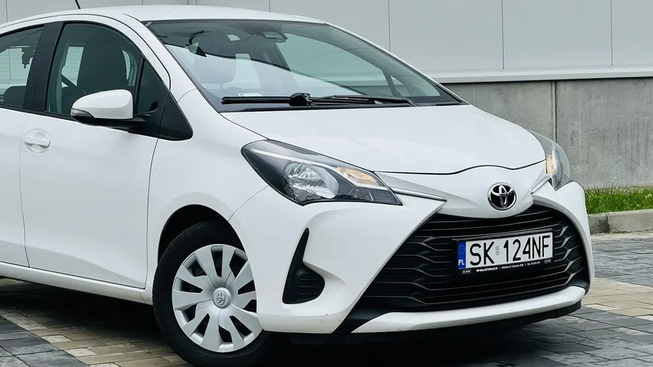 TOYOTA Yaris -