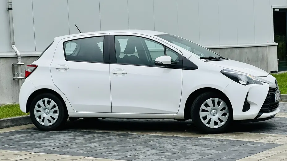 TOYOTA Yaris -