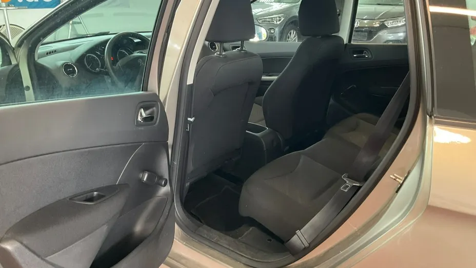 PEUGEOT 308 -