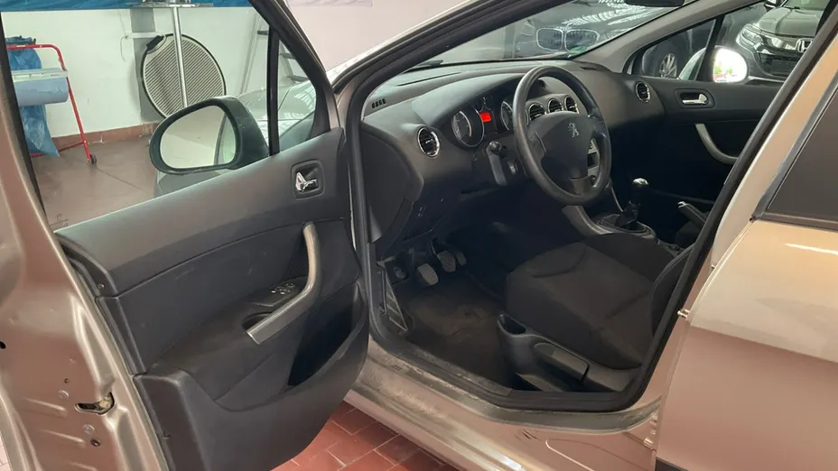 PEUGEOT 308 -