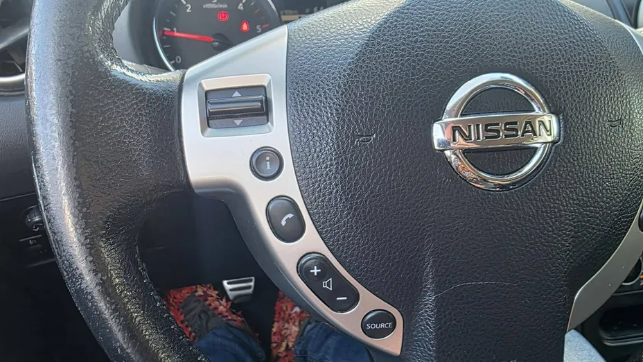 NISSAN Qashqai -