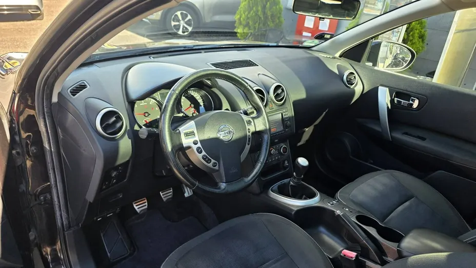 NISSAN Qashqai -