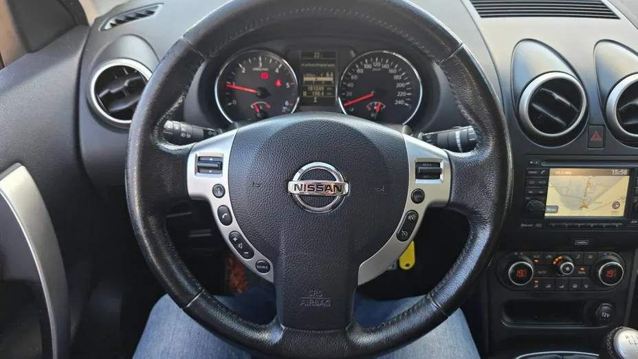 NISSAN Qashqai -