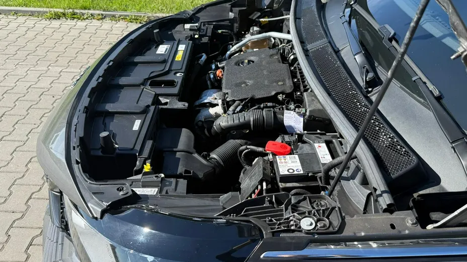 PEUGEOT 5008 -