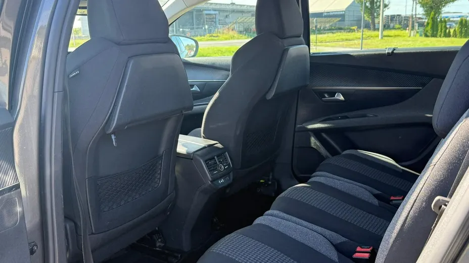 PEUGEOT 5008 -