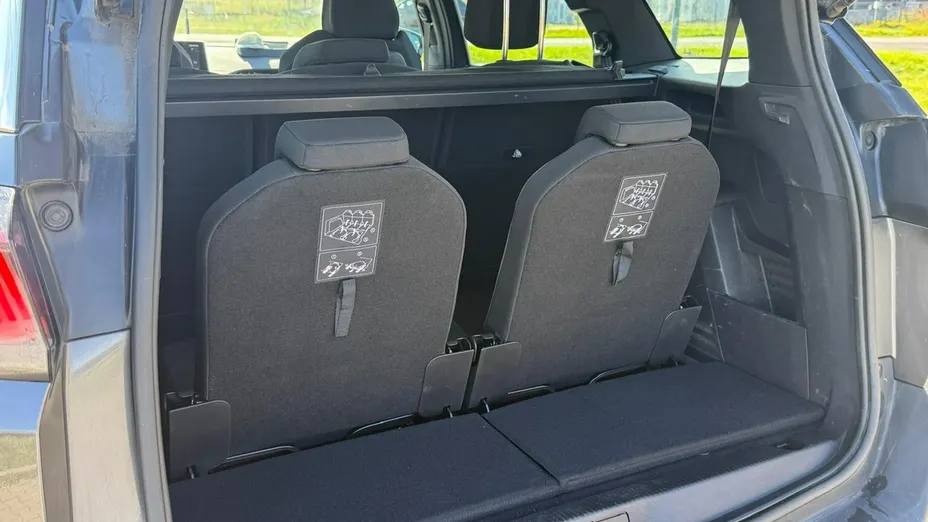 PEUGEOT 5008 -