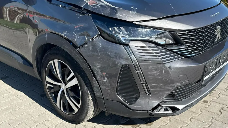 PEUGEOT 5008 -