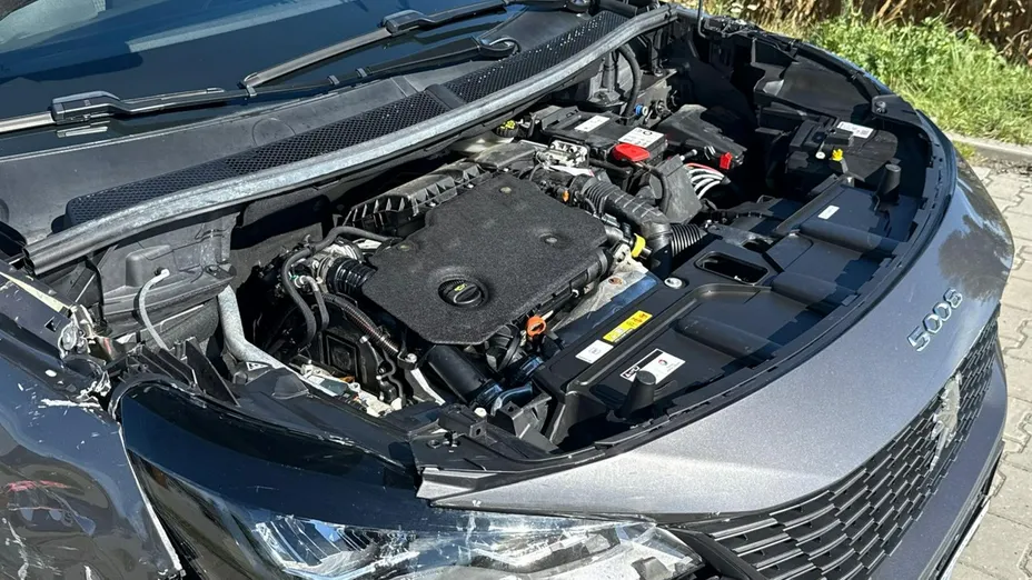 PEUGEOT 5008 -