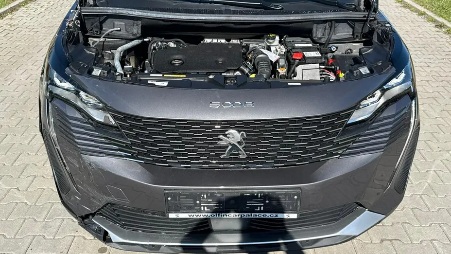 PEUGEOT 5008 -