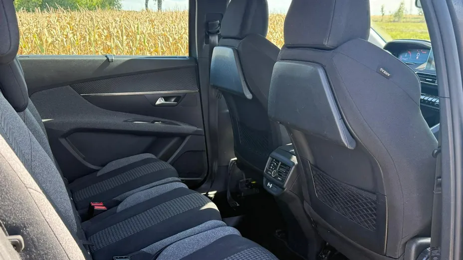PEUGEOT 5008 -