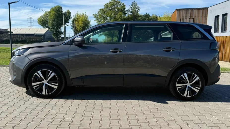 PEUGEOT 5008 -
