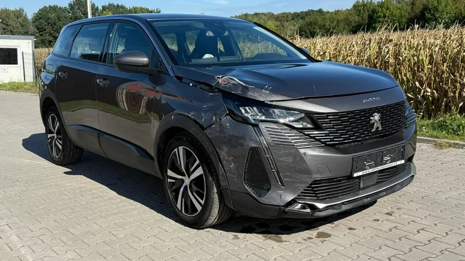 PEUGEOT 5008 -