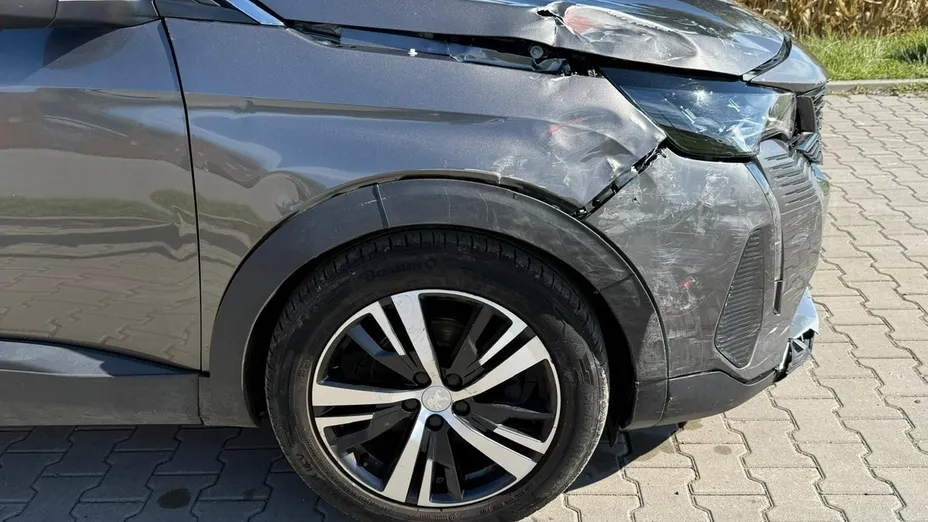 PEUGEOT 5008 -