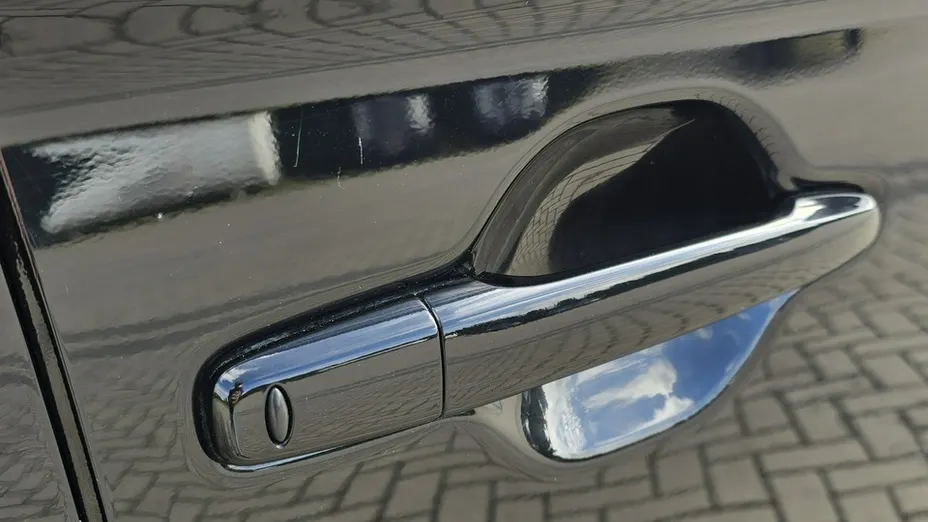 MITSUBISHI Outlander -