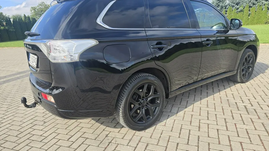 MITSUBISHI Outlander -