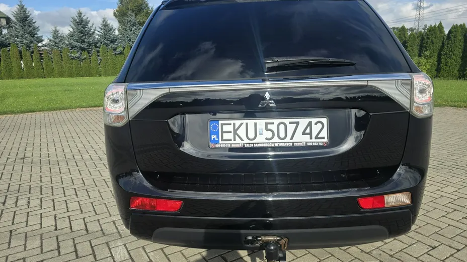 MITSUBISHI Outlander -