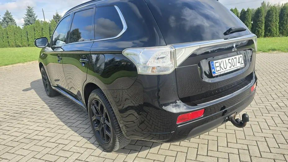 MITSUBISHI Outlander -