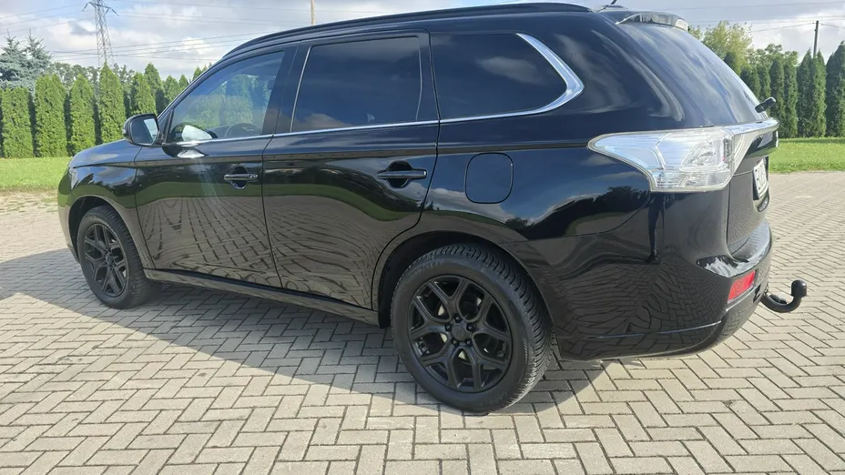 MITSUBISHI Outlander -