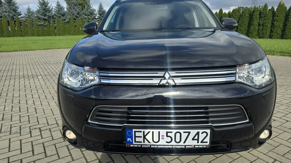 MITSUBISHI Outlander -
