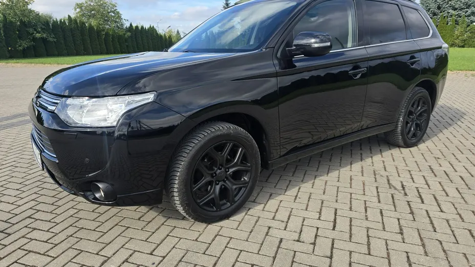 MITSUBISHI Outlander -