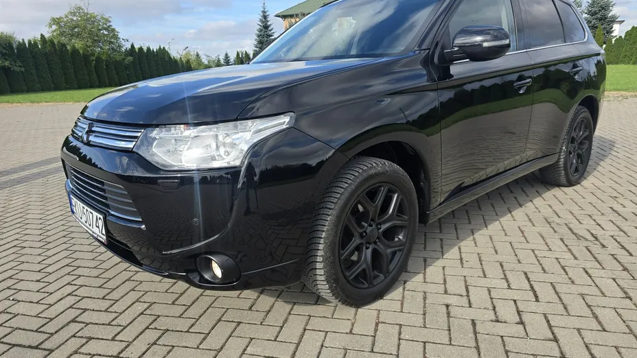 MITSUBISHI Outlander -