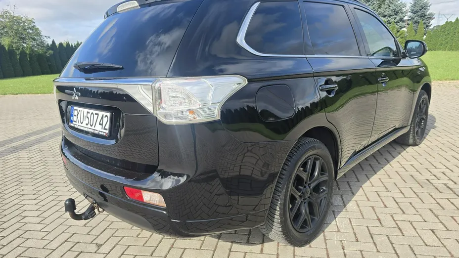 MITSUBISHI Outlander -