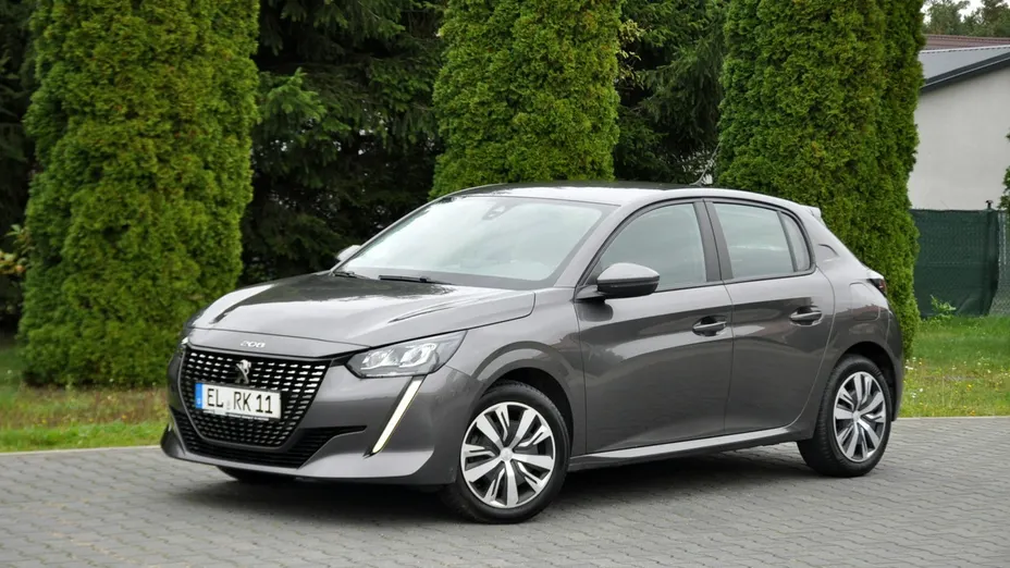 PEUGEOT 208 -