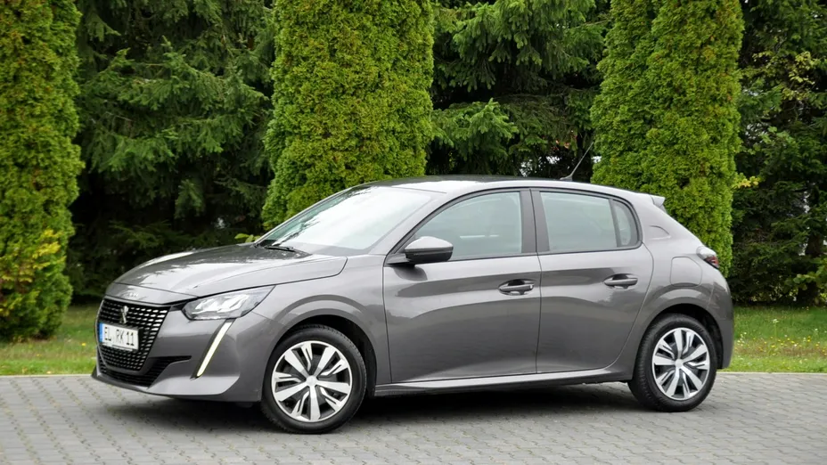 PEUGEOT 208 -