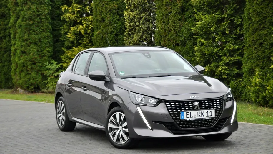 PEUGEOT 208 -