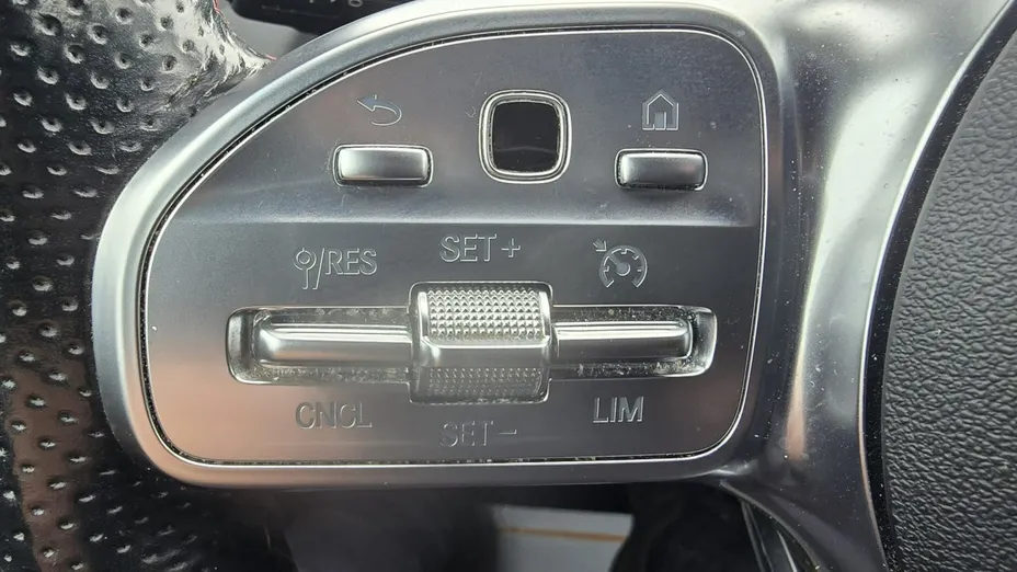 MERCEDES-BENZ GLA -
