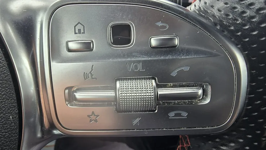 MERCEDES-BENZ GLA -