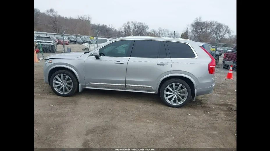 VOLVO XC90 -