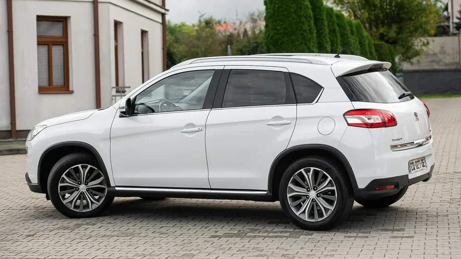 PEUGEOT 4008 -